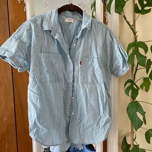Levi’s cuffed short sleeve denim shirt - size small